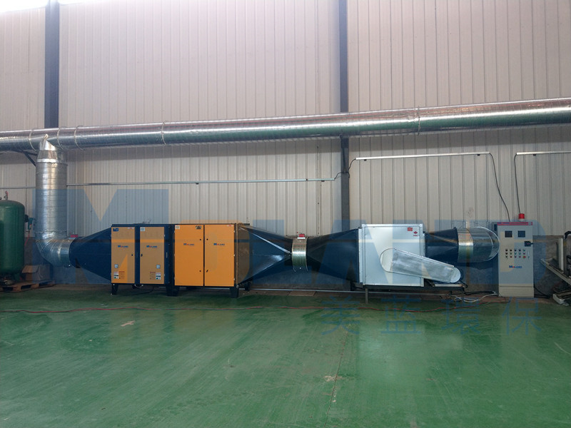 熱塑車間吹瓶機、注塑機廢氣凈化——光氧催化活性炭吸附一體機客戶現場